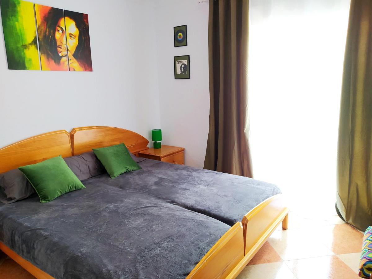Movie Stars Apartment, غانديا المظهر الخارجي الصورة