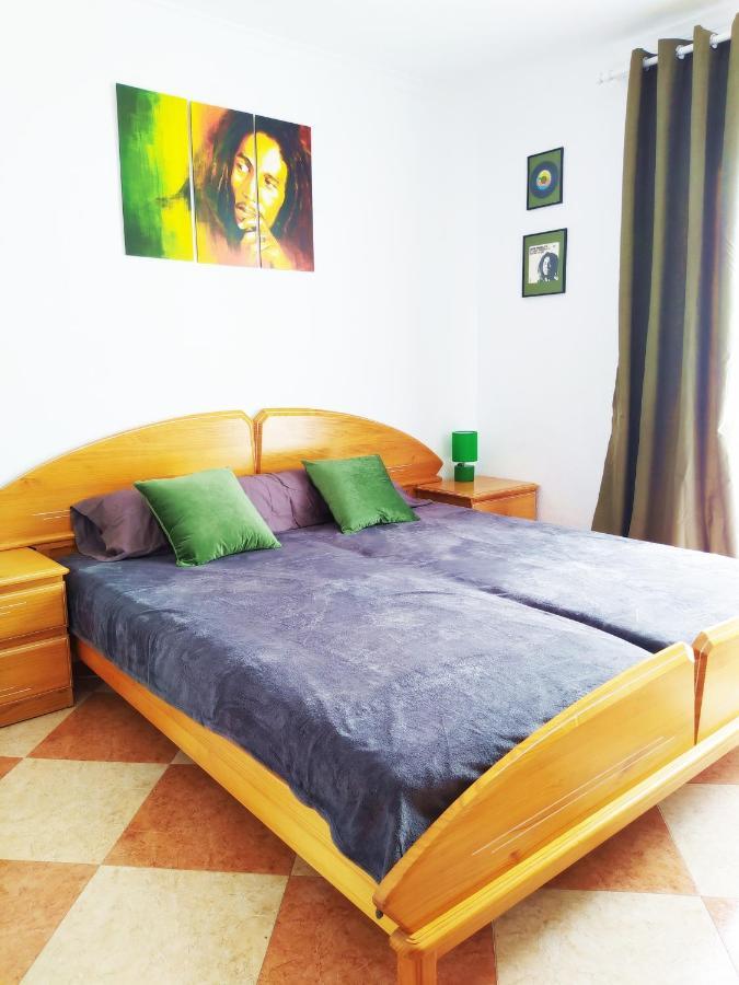 Movie Stars Apartment, غانديا المظهر الخارجي الصورة