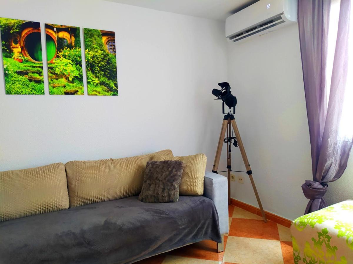 Movie Stars Apartment, غانديا المظهر الخارجي الصورة