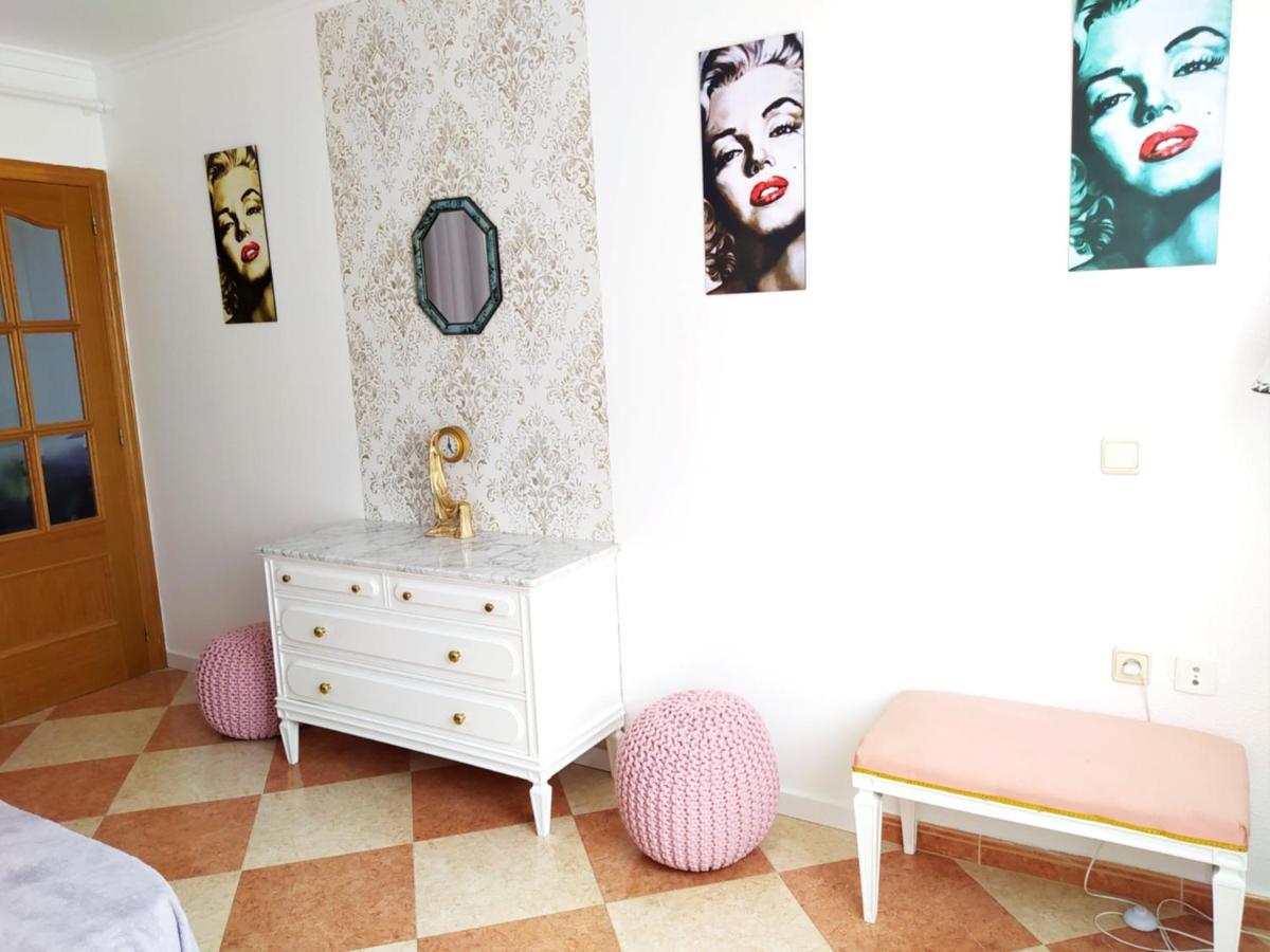 Movie Stars Apartment, غانديا المظهر الخارجي الصورة
