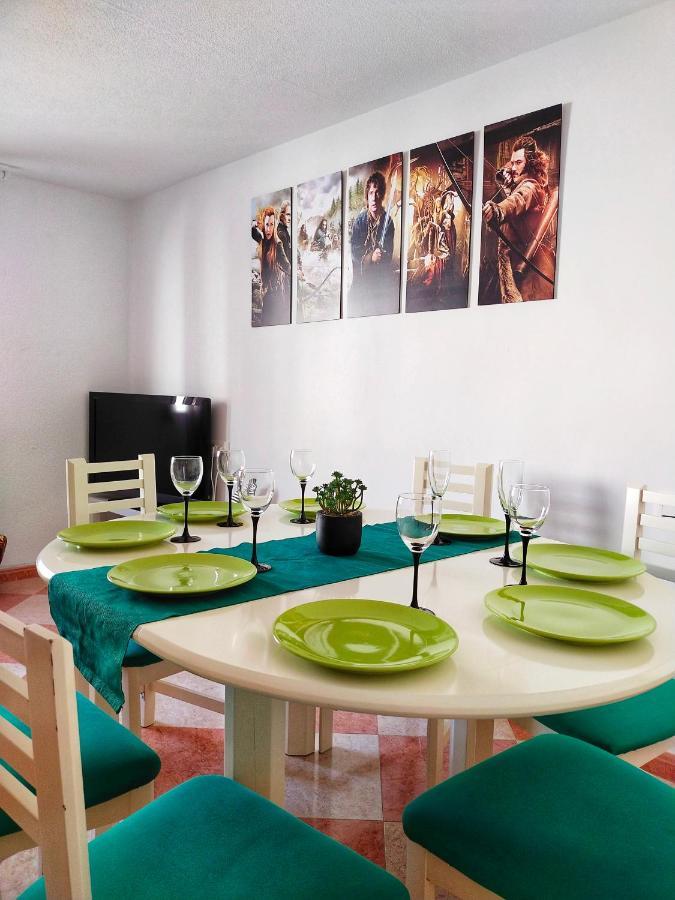 Movie Stars Apartment, غانديا المظهر الخارجي الصورة